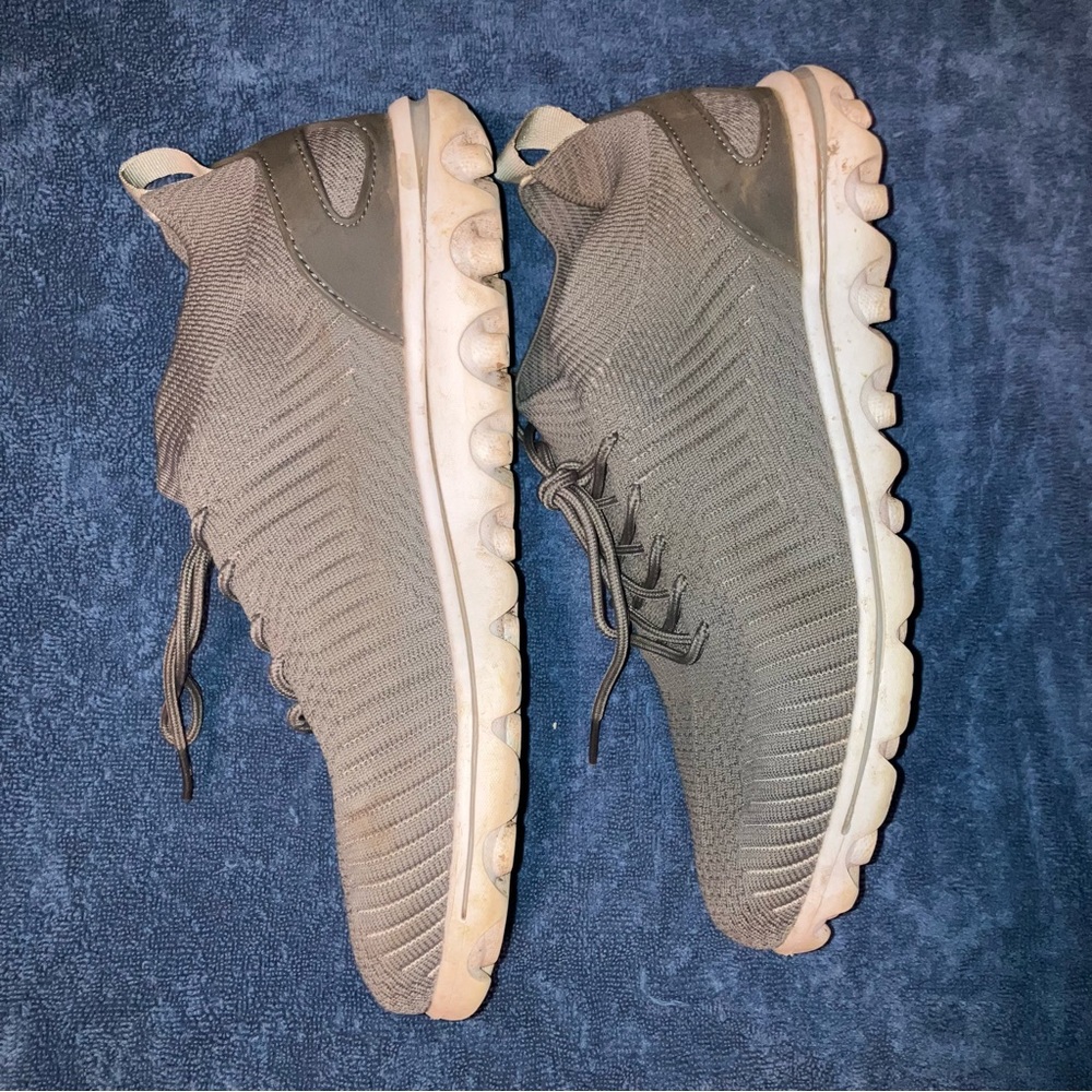 Pull-On Stretch Sneakers - Picture 3 of 8